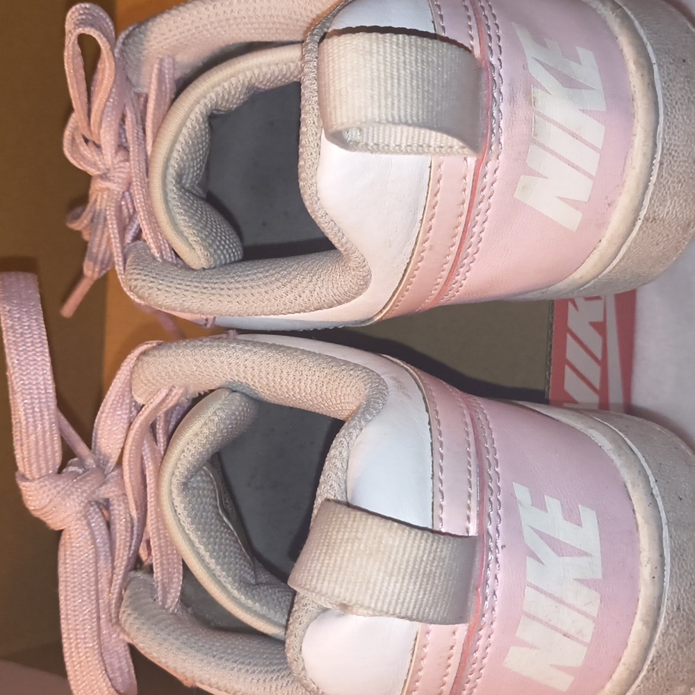 Nike Court Borough Pink Shoes Size 4y - Picture 5 of 6